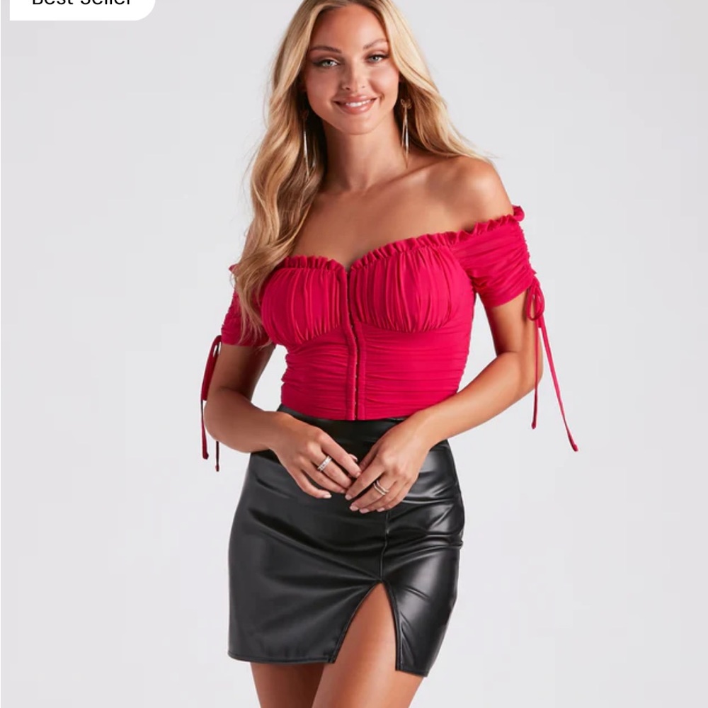Windsor hooked in ruched crop top